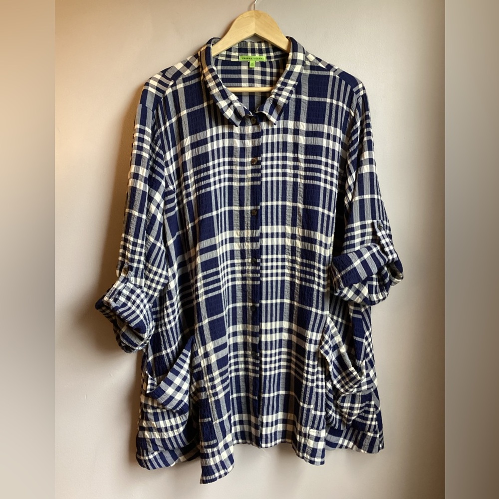 Trisha Tyler Button down - Picture 4 of 11